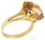 Кольцо с крупным золотисто-желтым сапфиром Золото