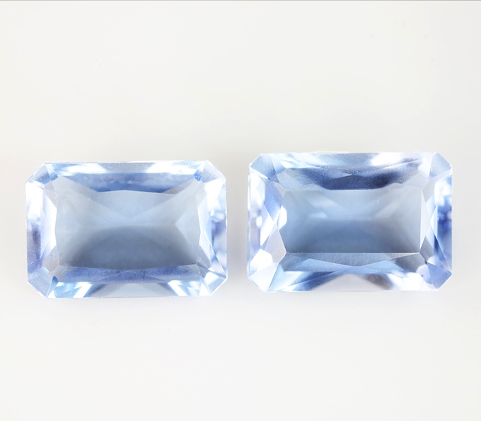 Крупная пара редких максис-бериллов 17,36 карата