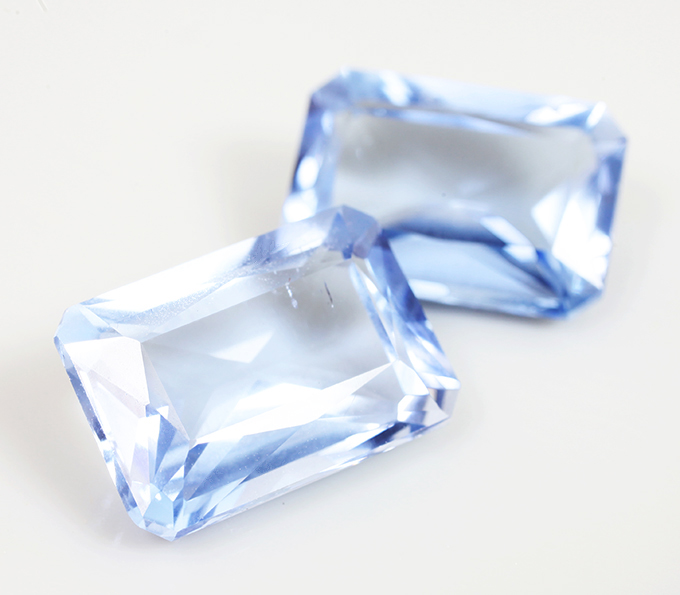 Крупная пара редких максис-бериллов 17,36 карата