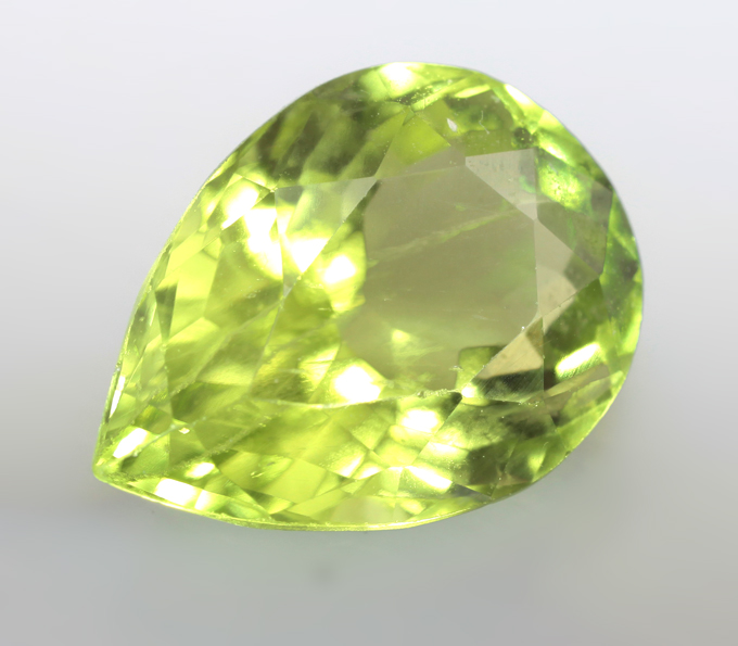 Перидот 2,65 карата