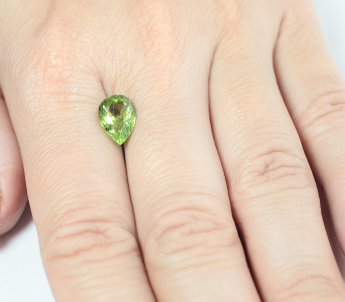 Перидот 2,65 карата