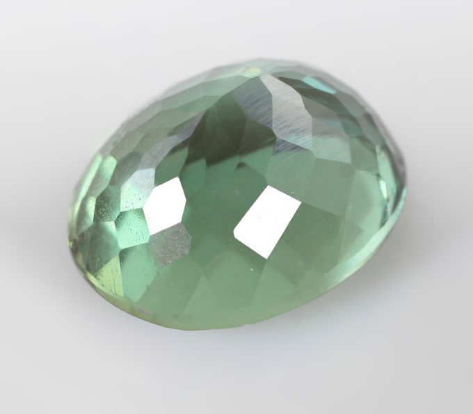 Голубовато-зеленый "неоновый" апатит высокой чистоты 3,01 карата