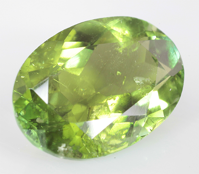 Желтовато-зеленый турмалин 4,8 карата