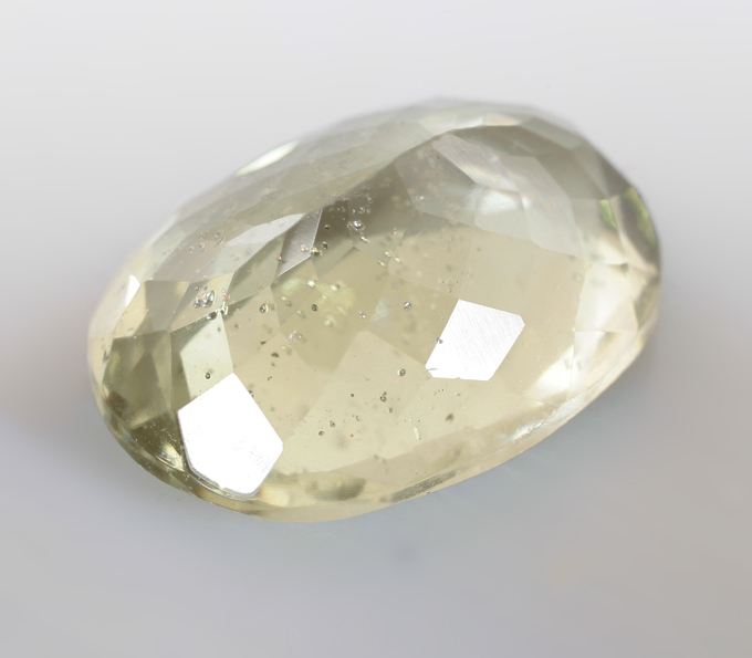 Зелено-желтый турмалин 5,76 карата