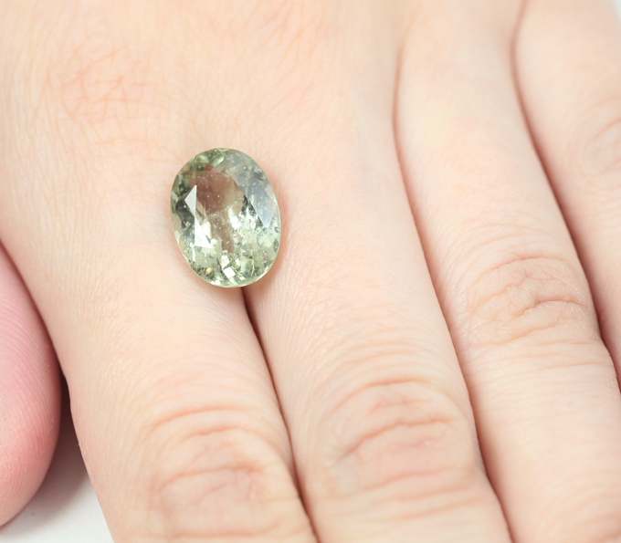 Зелено-желтый турмалин 5,76 карата