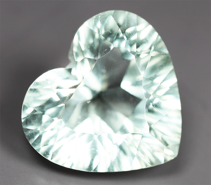 Зеленый аметист эффектной огранки 8,76 карата