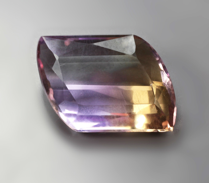 Чистейший аметрин авторской огранки 11,93 карата