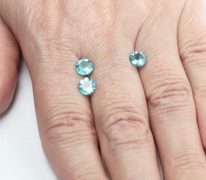 Набор из 3 «неоновых» апатитов 2,6 карата