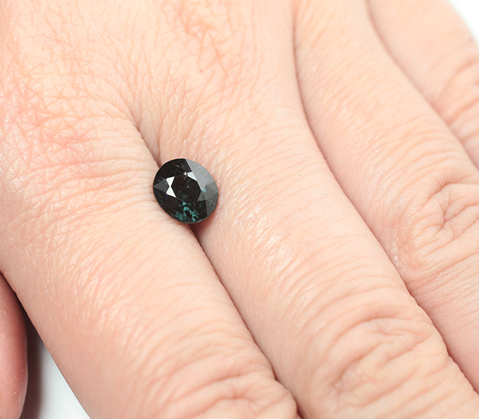 Редкая насыщенная синевато-зеленая шпинель 1,8 карата