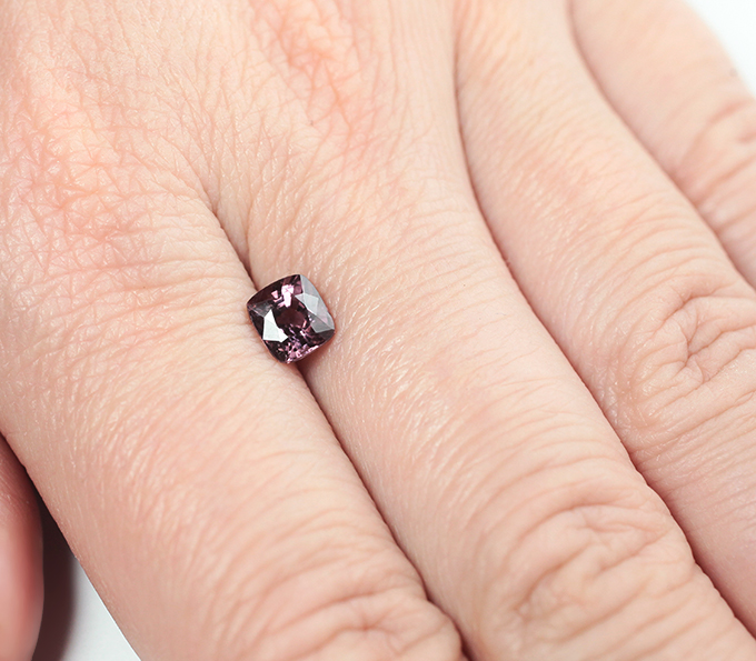 Пурпурная шпинель 1,08 карата