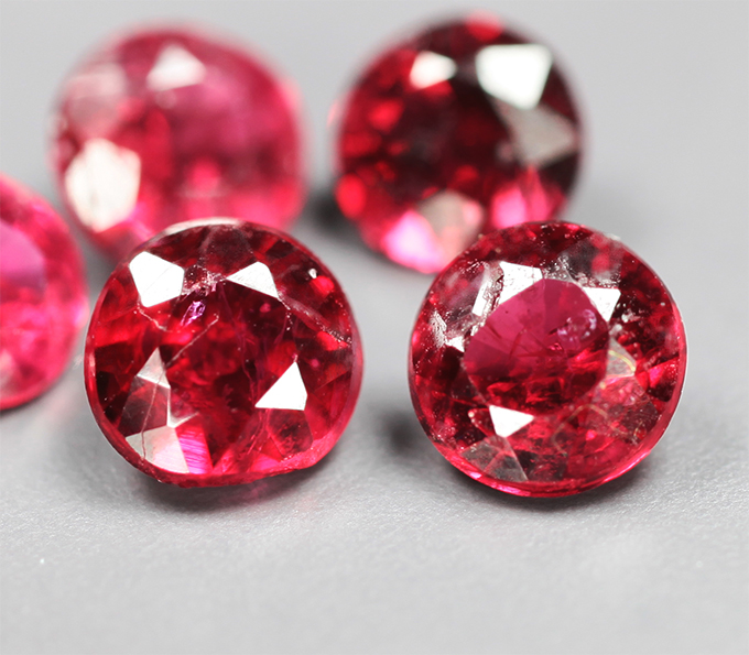 Набор из 5 рубиновых шпинелей 1,1 карата