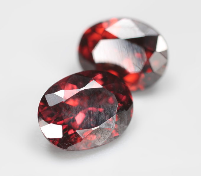 Пара красных шпинелей 3,7 карата