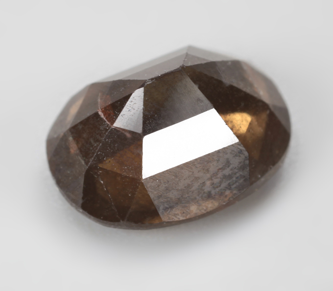 Насыщенный крупный гранат со сменой цвета 3,02 карата