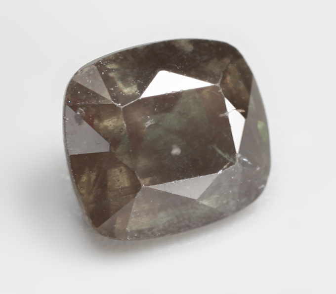 Желтовато-зеленый гранат со сменой цвета 1,79 карата