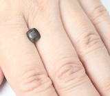 Желтовато-зеленый гранат со сменой цвета 1,79 карата