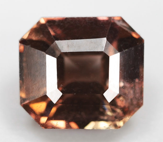 Редкий полихромный аксинит 1,46 карата